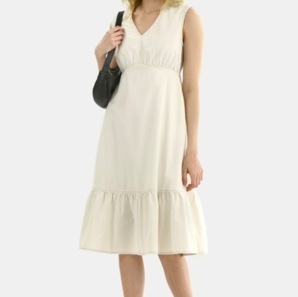 Time and Tru Dresses & Skirts - Time and Tru Cream Sleeveless Midi Dress
